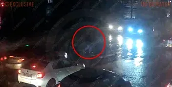 ДТП у Дніпрі: Чоловік перетнув дорогу на червоний і потрапив під колеса Opel