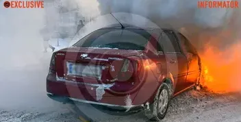 У Дніпрі палає Chevrolet на Мануйлівському проспекті