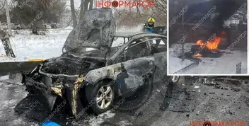 Пожежа в Дніпрі: Ford Focus загорівся на вулиці Березинській