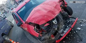 ДТП у Дніпрі: зіткнення Dacia та Hyundai спричинило вибивання світлофора
