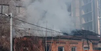 Пожежа в Дніпрі: На Крутогірному узвозі рятувальники боролись з вогнем