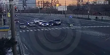 ДТП у Дніпрі: зіткнення кількох автомобілів зафіксовано на відео