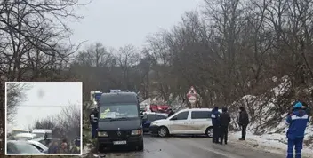 У Дніпрі трафік через ДТП з участю маршрутки та кількох легковиків