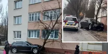 ДТП у Дніпрі: Infiniti врізався в дерево на Червоному Камені