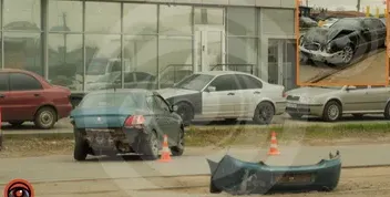 ДТП у Дніпрі: зіткнення Mercedes та Peugeot біля авторинку