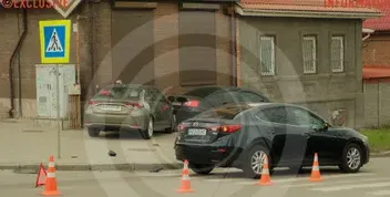 Аварія на Січових Стрільців у Дніпрі: Toyota в’їхала у стіну
