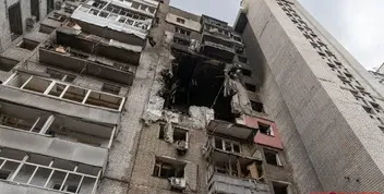 Другий день після удару дрона по багатоповерхівці у Дніпрі