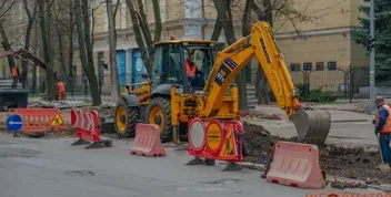 Ремонт трамвайної колії на перехресті проспекту Науки та вулиці Паторжинського у Дніпрі