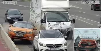 ДТП на заїзді на Новий міст у Дніпрі: Renault вдарив Hyundai, авто відкинуло у відбійник