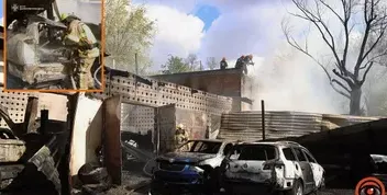 Пожежа на СТО у Дніпрі: вогонь охопив гаражні бокси та автомобілі