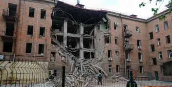 Повторний удар по житловому кварталу Дніпра: загиблі, поранені та руйнування після атаки 25 квітня