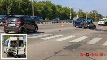 Масштабна ДТП на Запорізькому шосе: зіткнулися два легковики та маршрутка