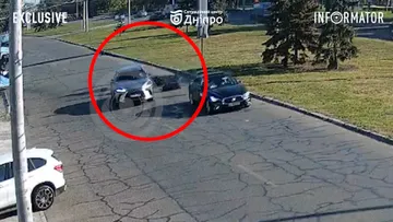ДТП у Дніпрі: на Набережній Перемоги зіткнулися мотоцикліст та Infiniti